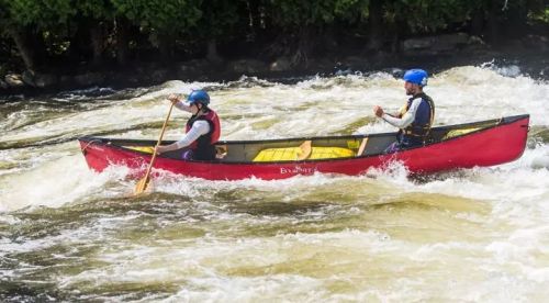 Expédition de canot en eaux vives